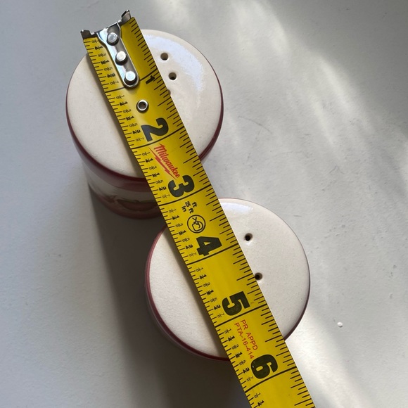 Salt and Pepper Shakers with Apples - Picture 4 of 8